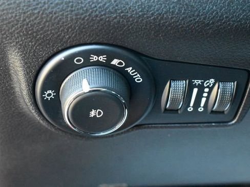 Used 2025 Jeep Compass Trailhawk AWD/4WD image 25