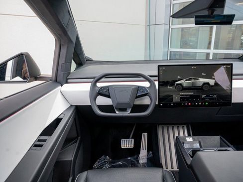 Used 2024 Tesla Cybertruck AWD Crew Cab image 20