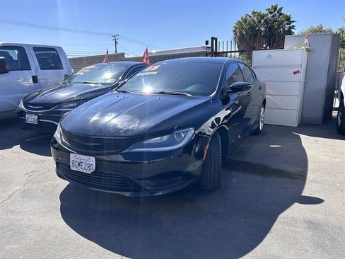 Used 2015 Chrysler 200 Limited w/ Convenience Group image 4