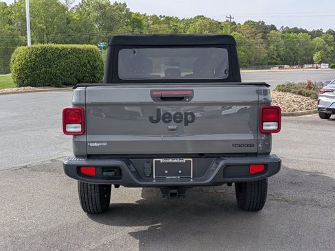 Used 2021 Jeep Gladiator Sport AWD/4WD image 5
