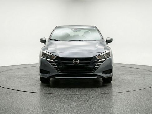 Used 2025 Nissan Versa SV image 2