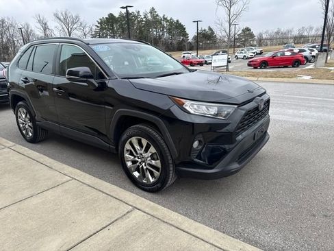 Used 2020 Toyota RAV4 XLE Premium image 6