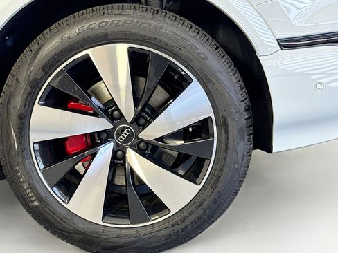 New 2025 Audi SQ6 e-tron Prestige image 28