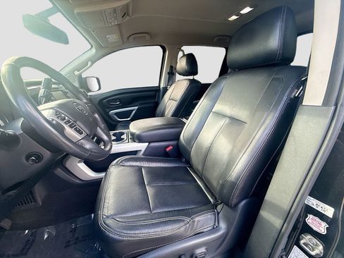 Used 2017 Nissan Titan SL image 22