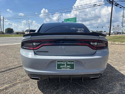 Used 2022 Dodge Charger SXT w/ Blacktop Package RWD image 4