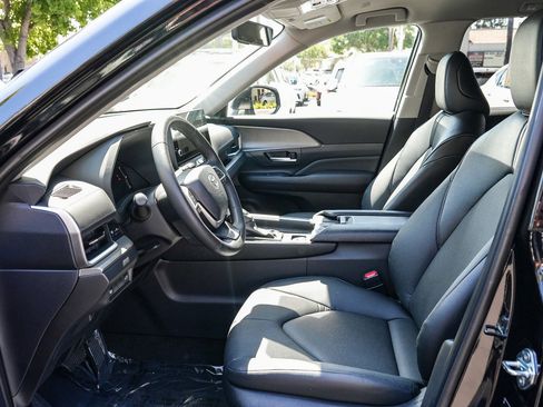 Used 2025 Toyota Grand Highlander FWD image 16