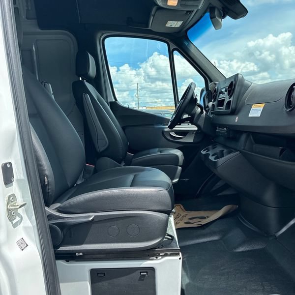 Used 2025 Mercedes-Benz Sprinter 2500 image 17