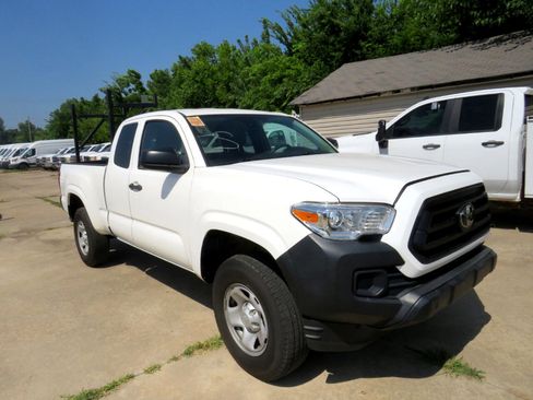 Used 2022 Toyota Tacoma SR5 image 3