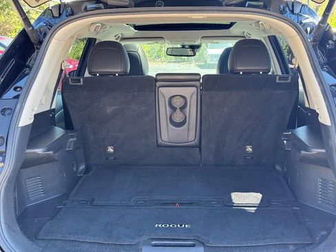 Used 2017 Nissan Rogue SL w/ SL Premium Package AWD/4WD image 4