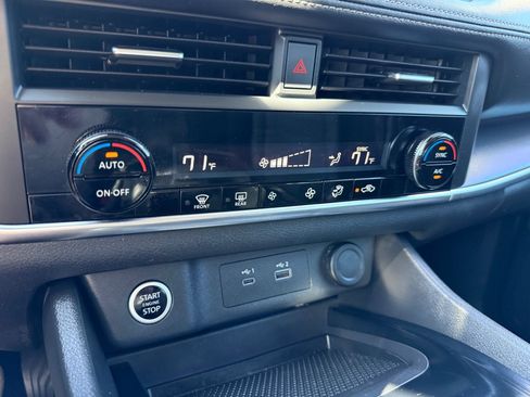 Used 2023 Nissan Rogue SV FWD image 30
