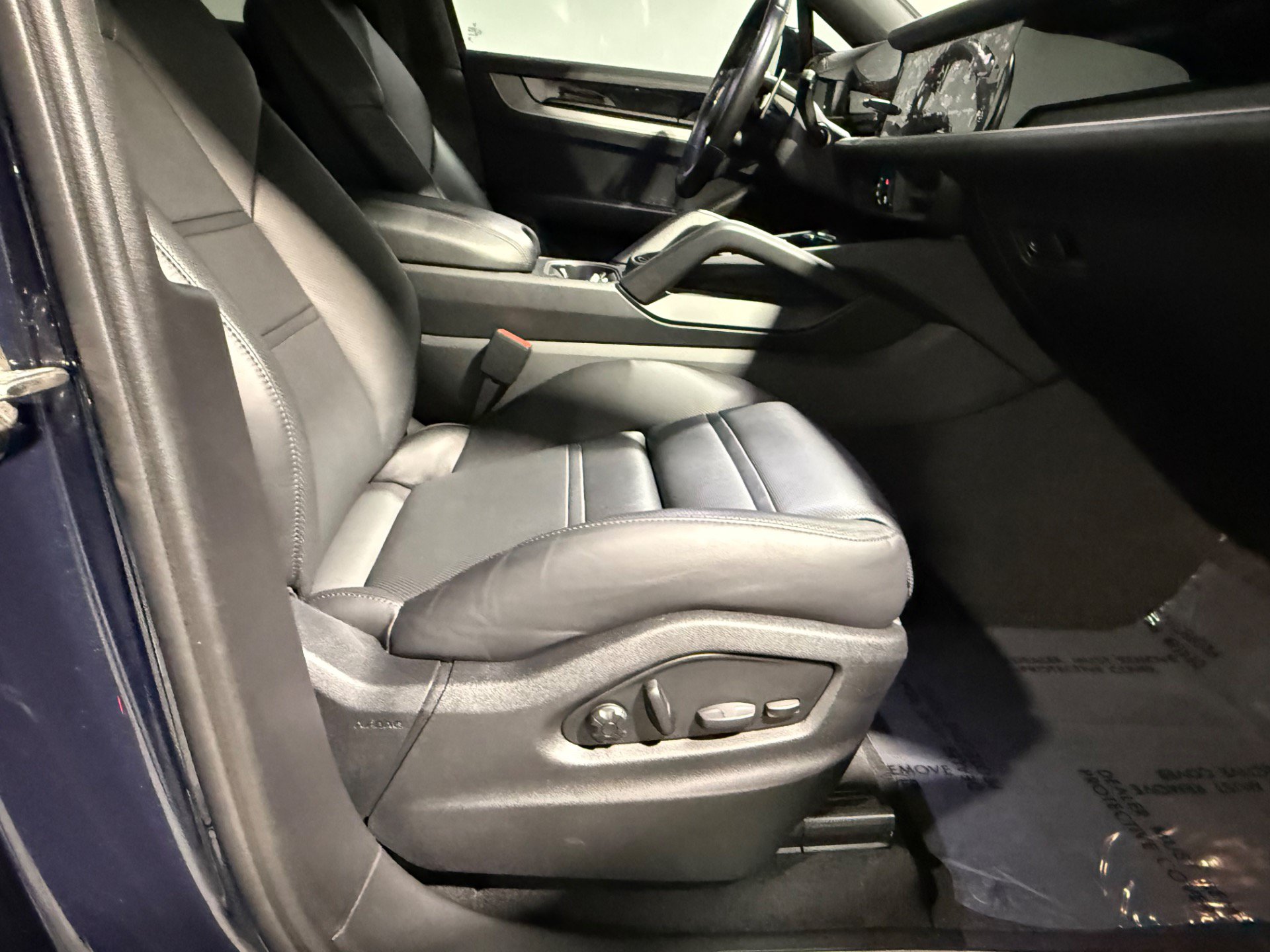 Used 2024 Porsche Cayenne Coupe AWD/4WD image 48