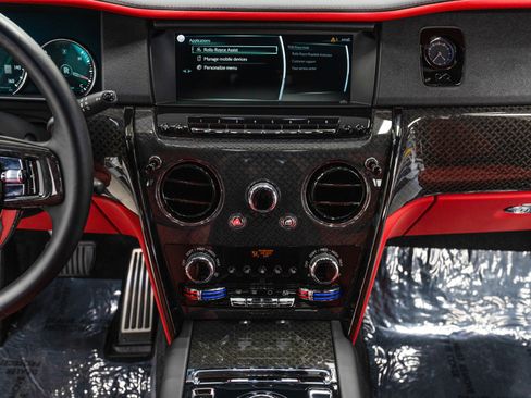 Used 2023 Rolls-Royce Cullinan Black Badge w/ Dark Exterior Package image 22