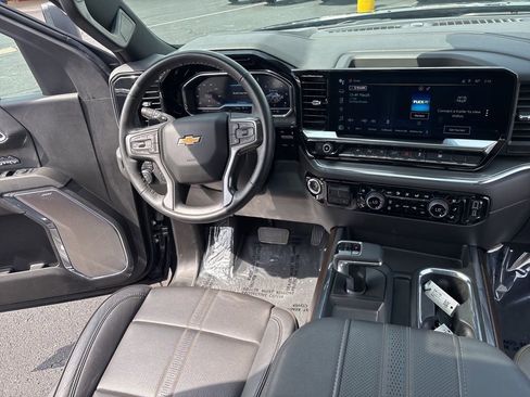 Used 2024 Chevrolet Silverado 1500 High Country w/ High Country Premium Package AWD/4WD image 31