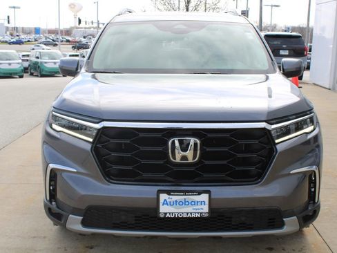 Used 2023 Honda Pilot Touring image 2