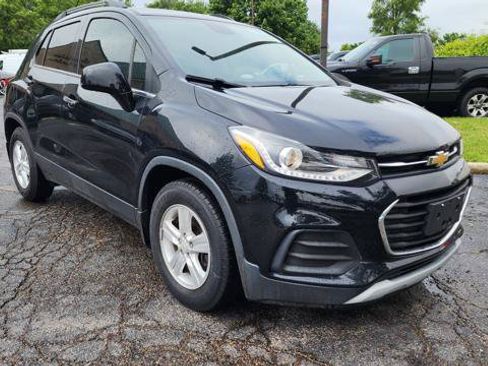 Used 2017 Chevrolet Trax LT w/ LT Convenience Package FWD image 9