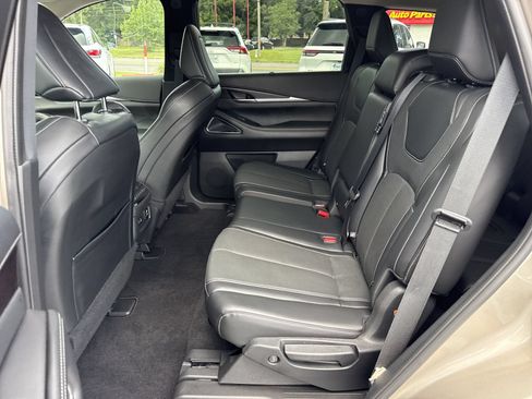 Used 2022 INFINITI QX60 Sensory w/ Vision Package FWD image 10