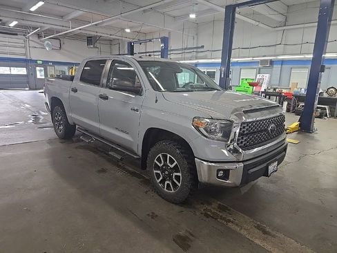 Used 2018 Toyota Tundra SR5 w/ TRD Off Road Package image 14
