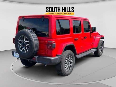 Used 2025 Jeep Wrangler Unlimited Sahara w/ Technology Group AWD/4WD image 5