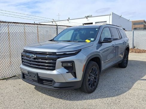 Certified 2024 Chevrolet Traverse LT w/ Midnight/Sport Edition image 3