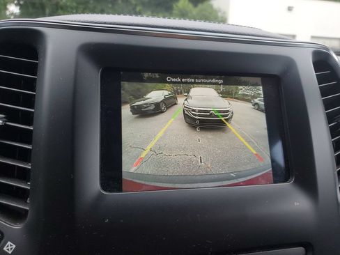 Used 2020 Jeep Cherokee Latitude FWD image 27