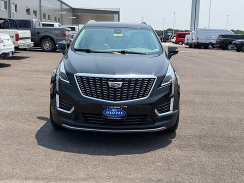 Used 2021 Cadillac XT5 Premium Luxury FWD image 2