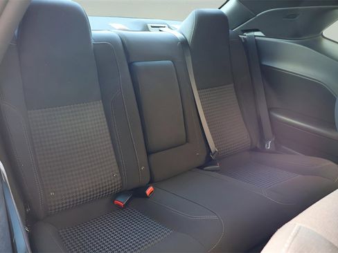 Used 2019 Dodge Challenger SXT image 13