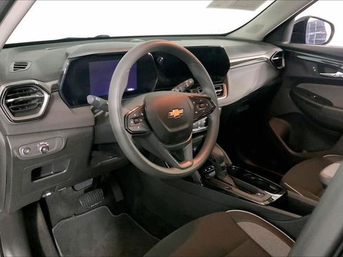 Used 2025 Chevrolet TrailBlazer LT AWD/4WD image 16