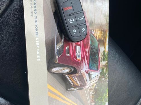 Used 2017 Jeep Grand Cherokee Limited AWD/4WD image 25