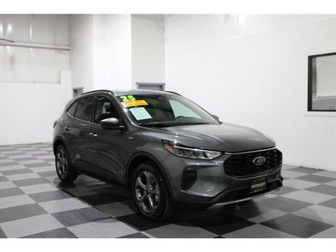 Used 2025 Ford Escape ST-Line image 2