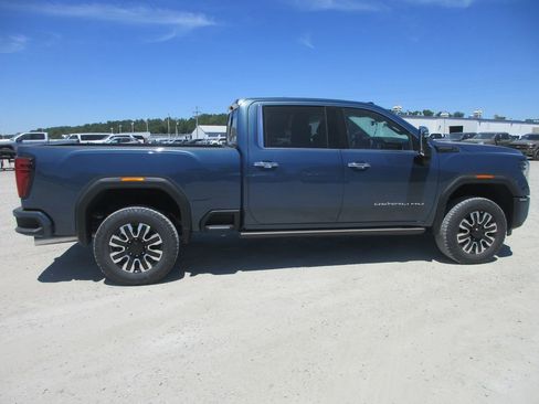 New 2026 GMC Sierra 2500 Denali Ultimate AWD/4WD image 3