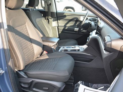 Used 2021 Ford Explorer XLT image 19