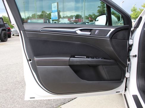 Used 2015 Ford Fusion SE w/ Equipment Group 201A FWD image 10
