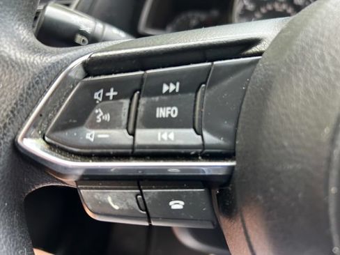 Used 2017 MAZDA MAZDA3 Sport FWD image 19