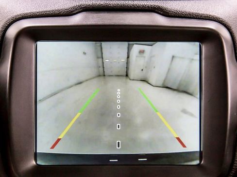 Used 2022 Jeep Renegade Altitude AWD/4WD image 16