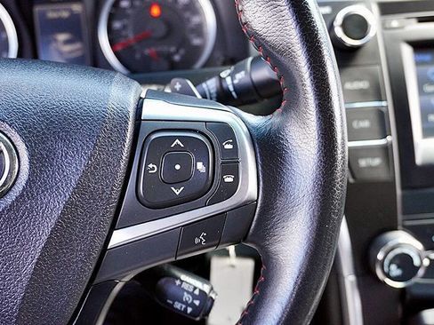 Used 2015 Toyota Camry SE FWD image 33