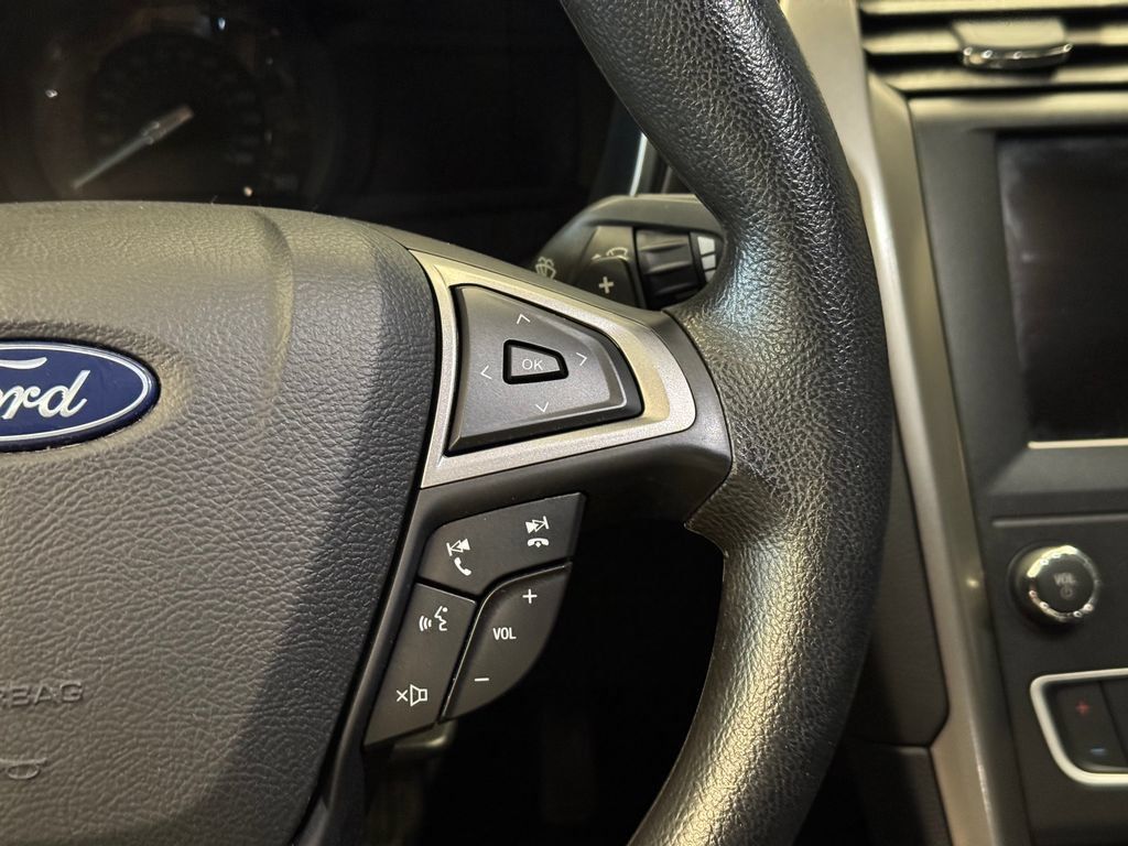 Used 2019 Ford Fusion SE AWD/4WD image 12