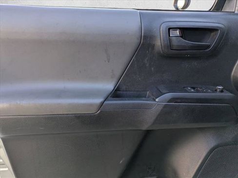 Used 2017 Toyota Tacoma SR image 11