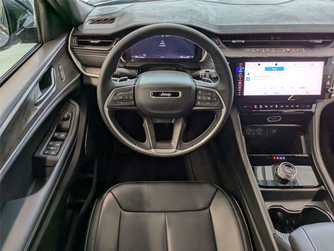New 2026 Jeep Grand Cherokee Limited RWD image 17