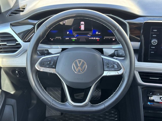 Certified 2025 Volkswagen Taos SE FWD image 10