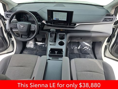 Used 2025 Toyota Sienna LE image 15