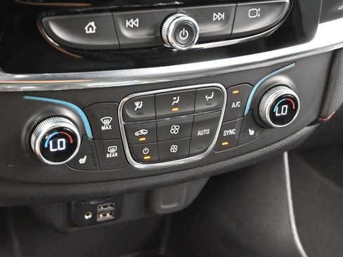 Used 2023 Chevrolet Traverse RS FWD image 22