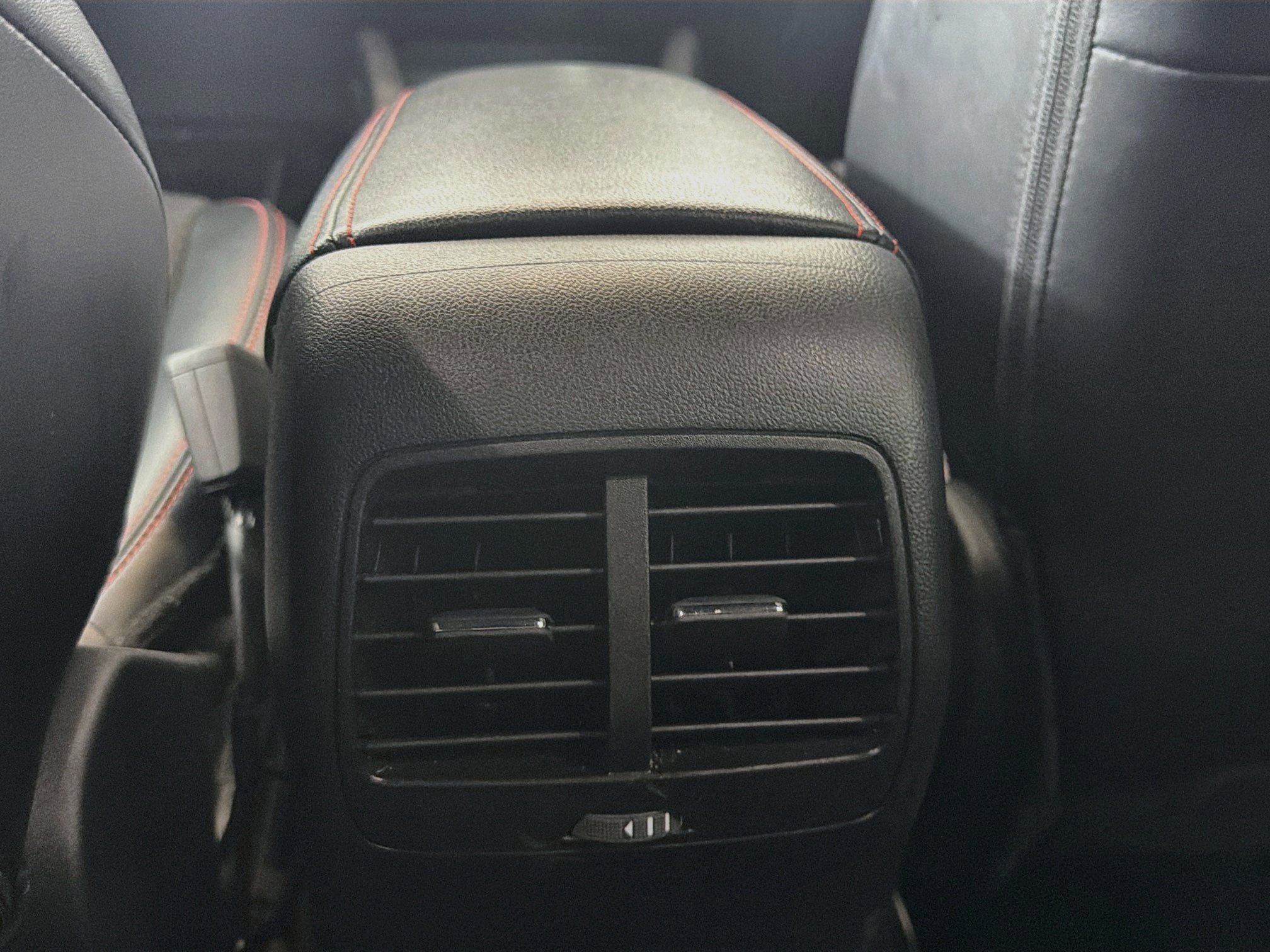 Used 2025 Ford Escape ST-Line Select AWD/4WD image 25