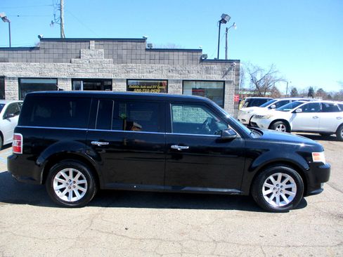 Used 2011 Ford Flex SEL image 2