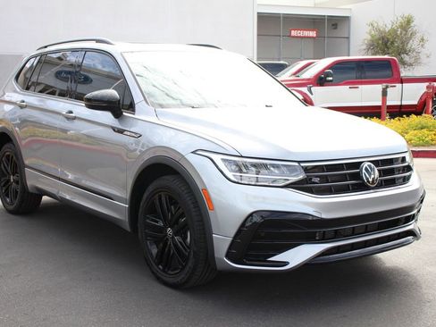 Used 2022 Volkswagen Tiguan SE R-Line FWD image 11