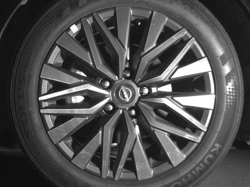 Used 2025 Nissan Altima 2.5 SV image 12