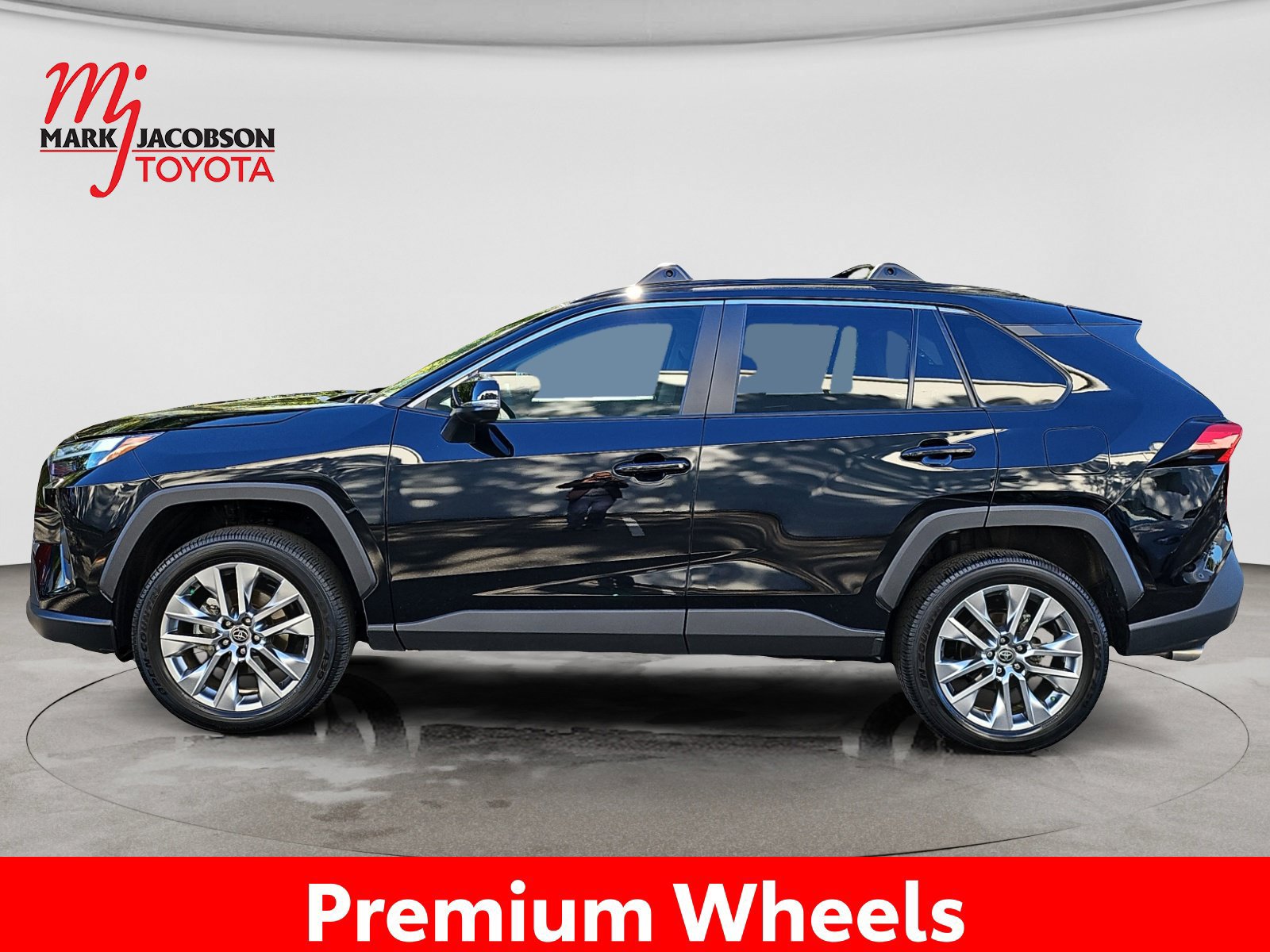 Used 2025 Toyota RAV4 XLE Premium w/ Weather Package AWD/4WD image 15