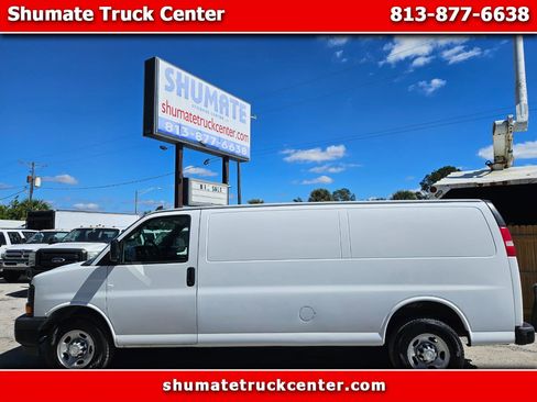 Used 2017 Chevrolet Express 3500 Extended image 1