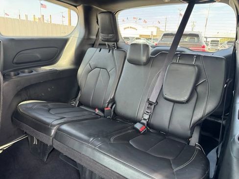 Used 2025 Chrysler Pacifica Select FWD image 13