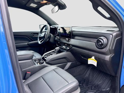 Used 2025 Chevrolet Colorado Trail Boss AWD/4WD image 13