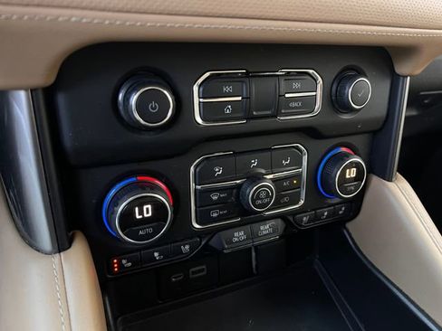 Used 2021 Chevrolet Tahoe Premier w/ Premium Package image 29